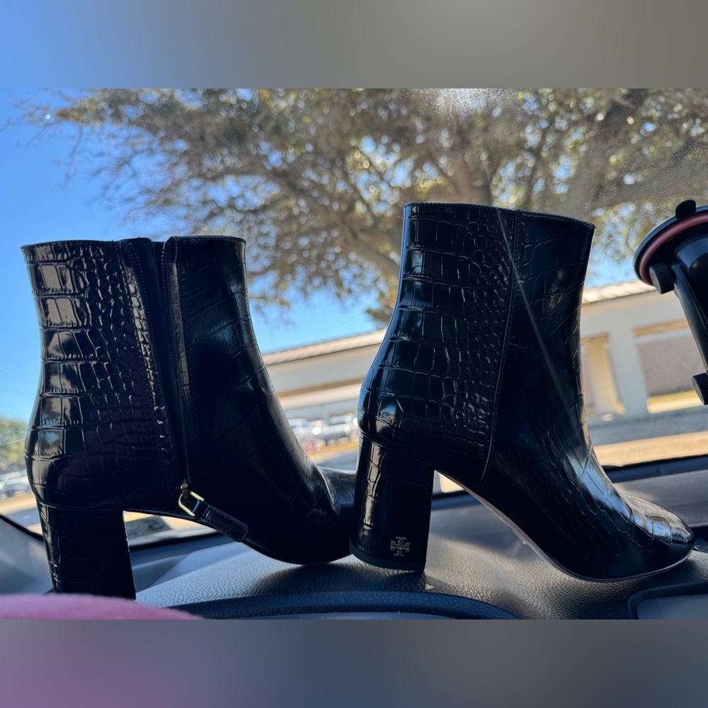 Tory burch boots